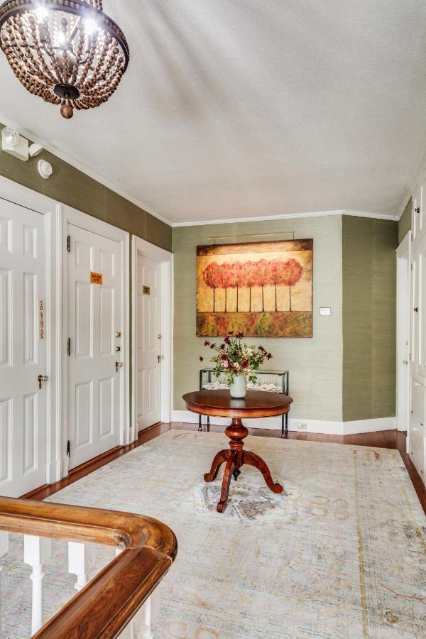 The Applewood Manor Bed & Breakfast แอชวิลล์ ภายนอก รูปภาพ